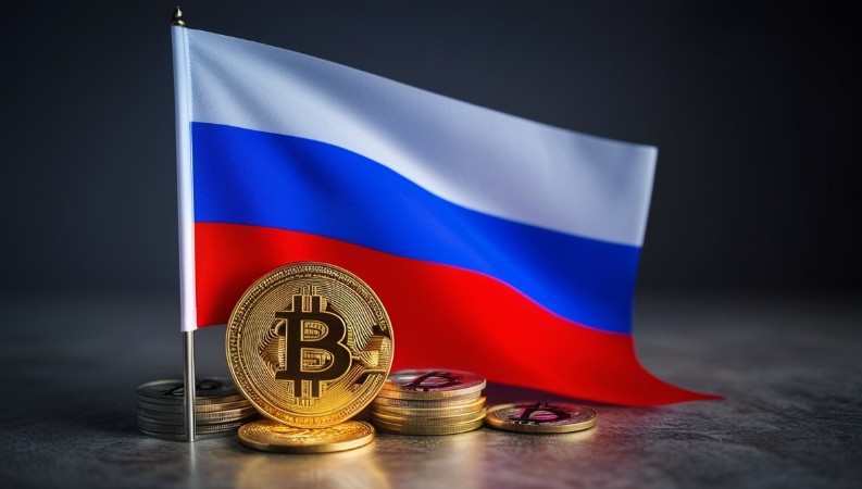 Биткойн и руското знаме.