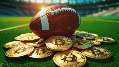 Биткойн и топка за американски футбол.