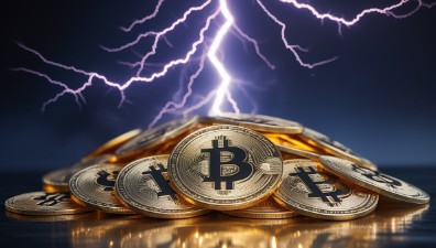 Биткойн и светкавица.